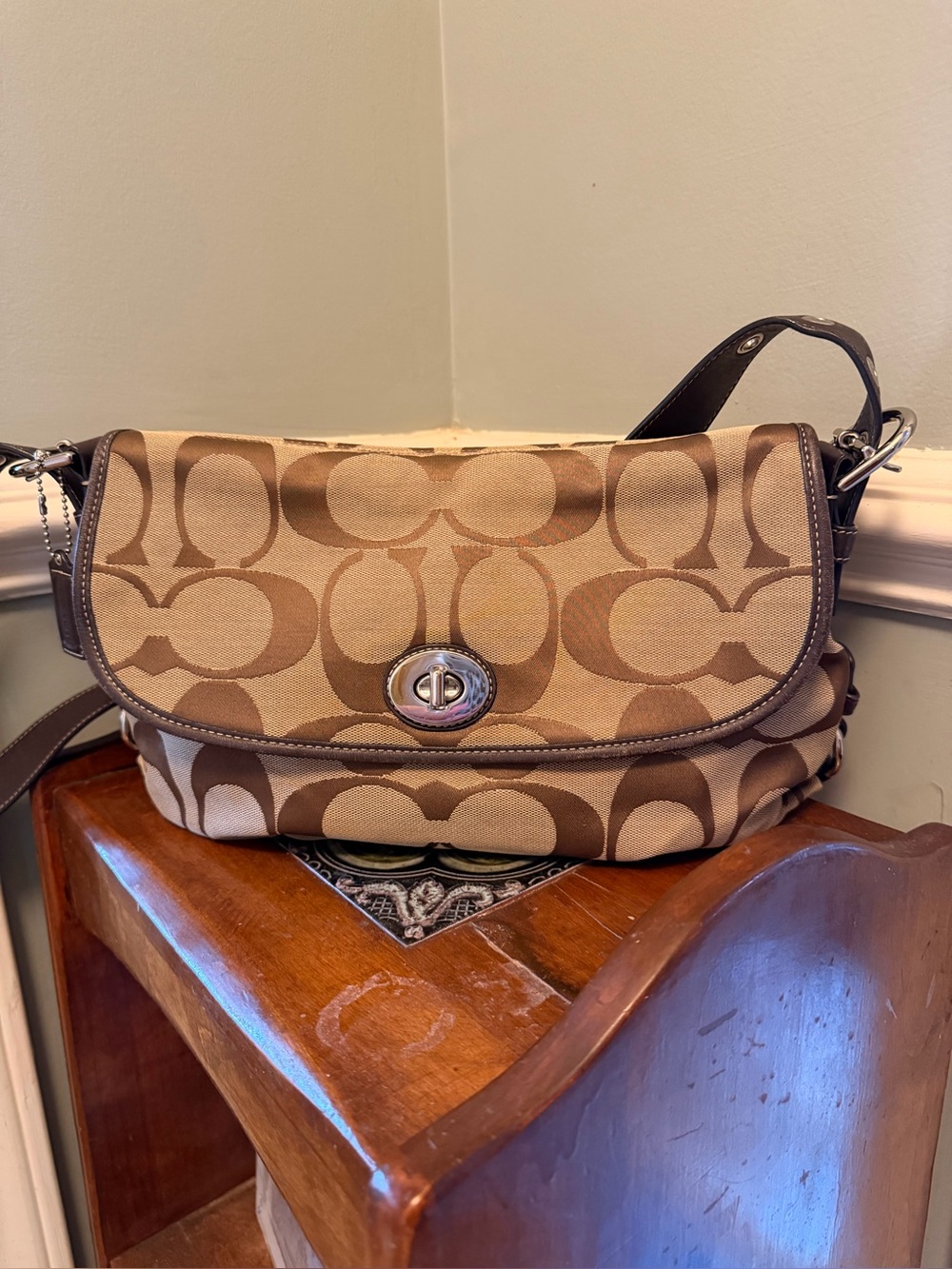Coach Vintage Crossbody/Shoulder Turnlock